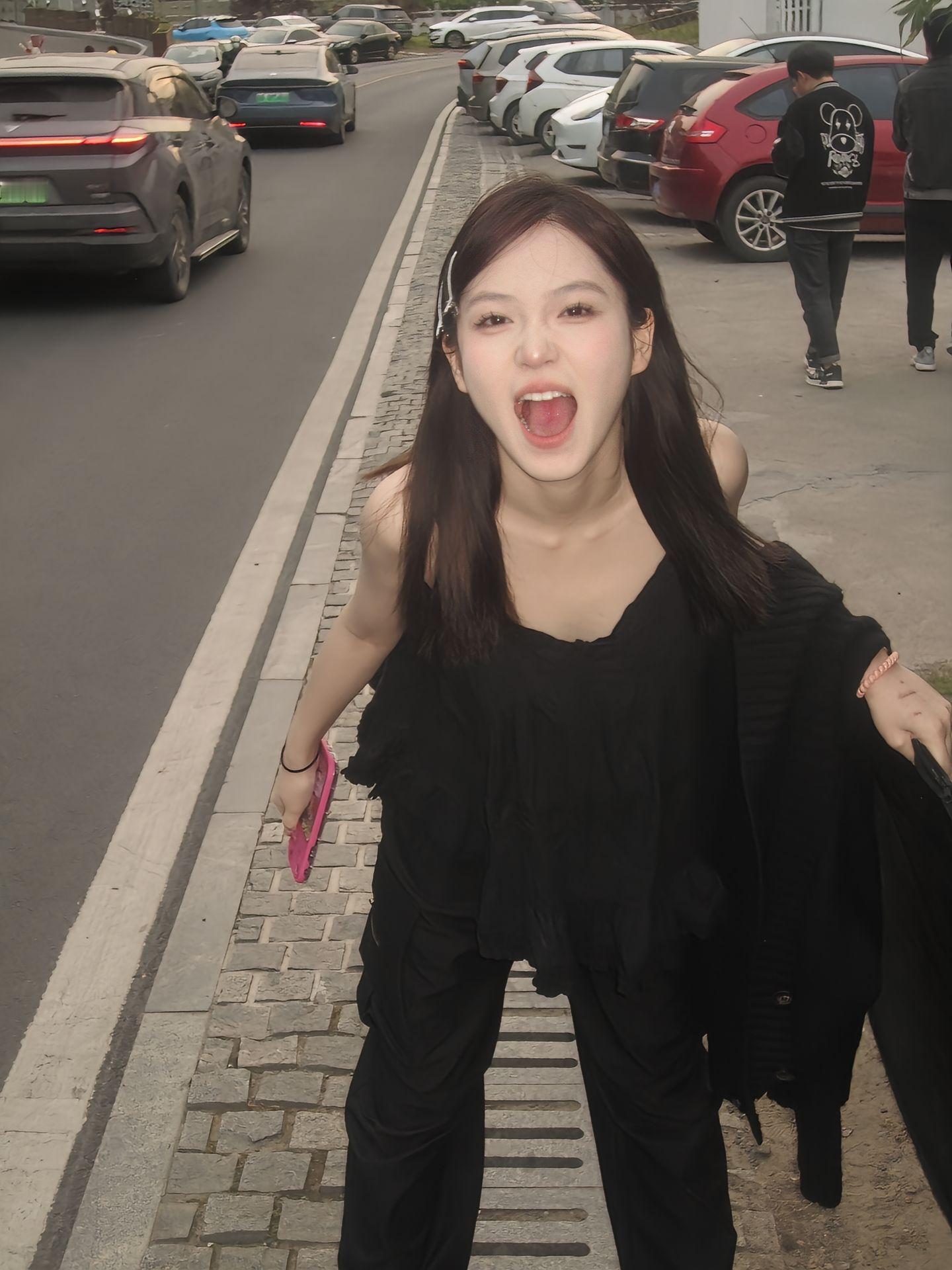 我和你分享日常不是要等你回的那一个表情包的我说我爱你你说对不起好像彼此都对得起了