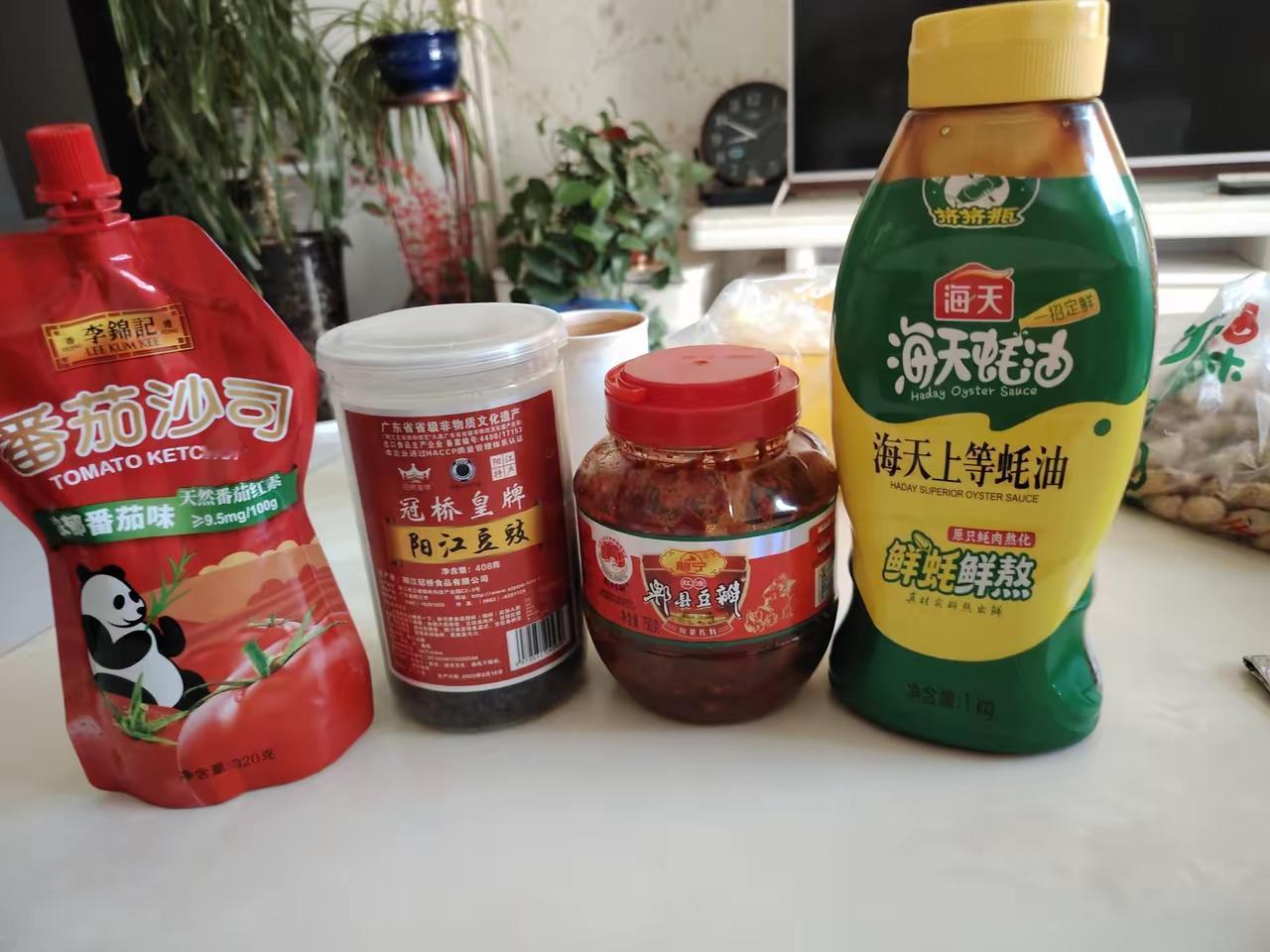狠狠心把家里高盐的酱料咸菜全部清理扔掉，不管价钱高低，

也不管有没有到期，一次