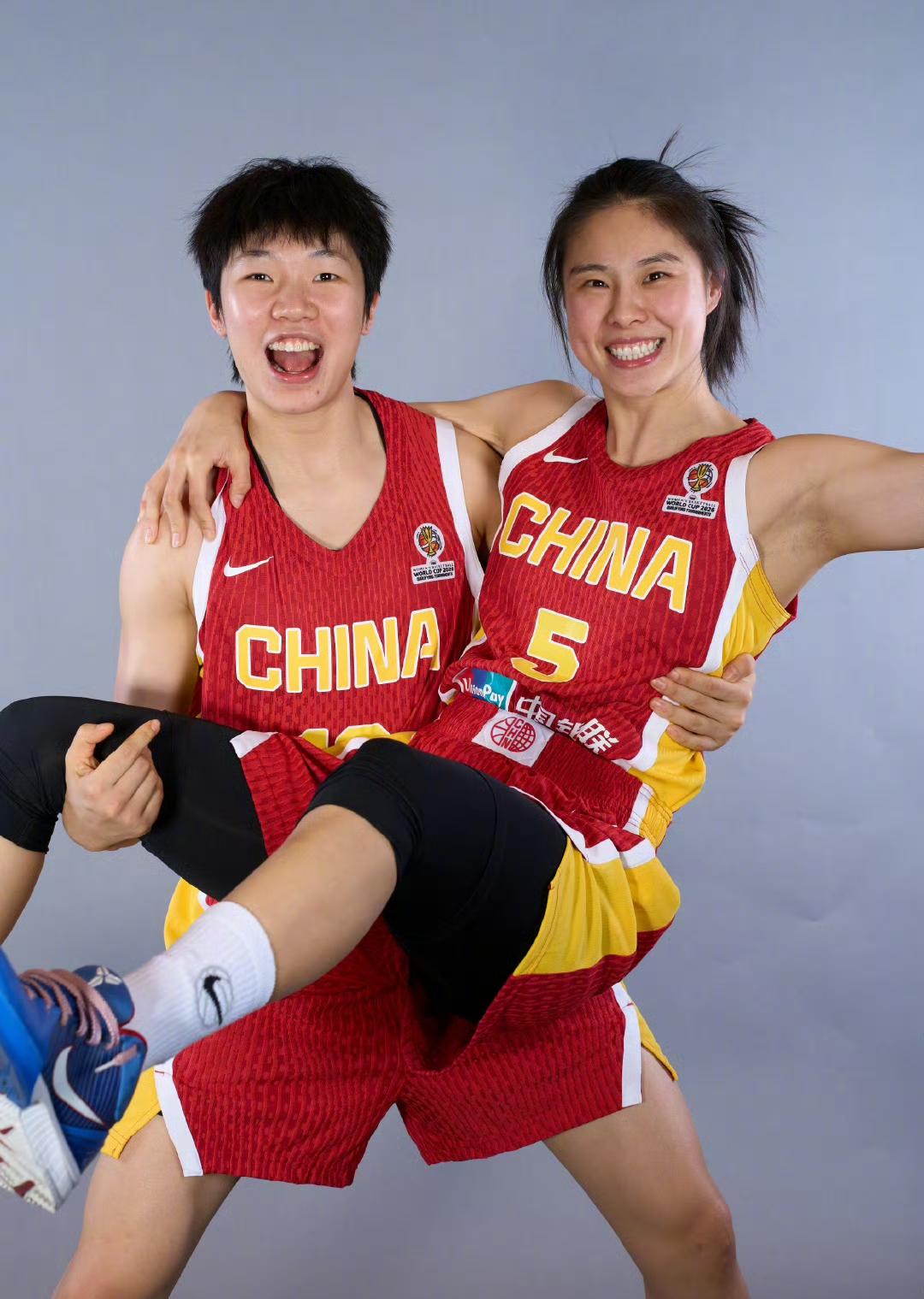 大将风范！关键时刻，还得看王思雨，一记三分稳住局面，一个抢断上篮奠定胜局，两次罚