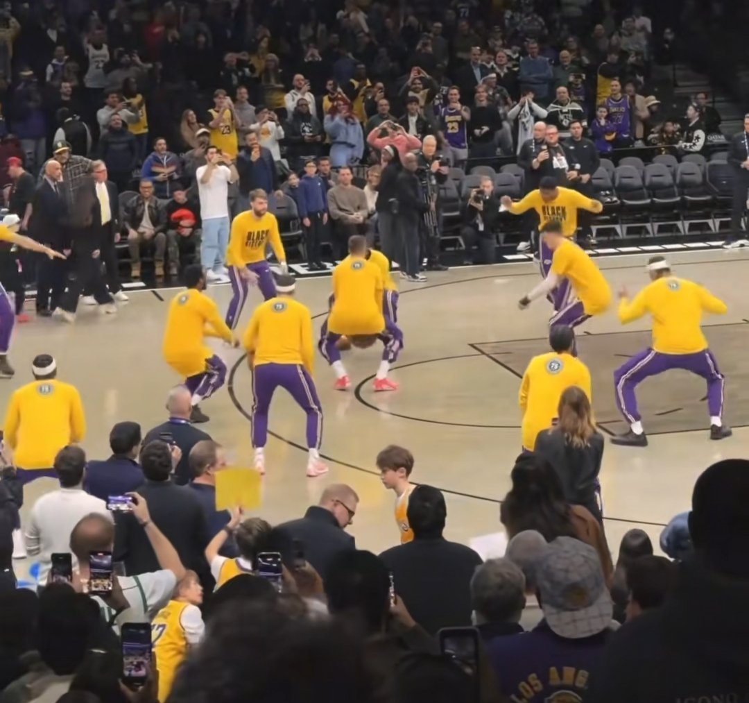 就这个时候谁不蹲谁就是内鬼 