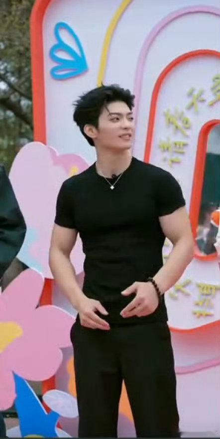 沈阳游乐园NPC比爱豆还会营业沈阳游乐园NPC玩的这么大吗 没人说沈阳游乐园NP