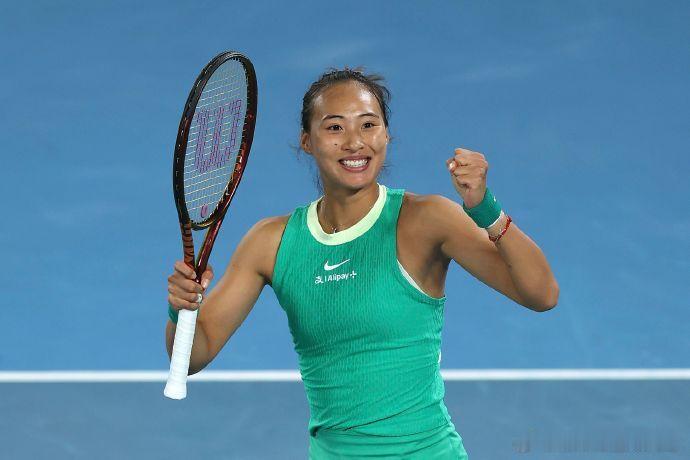 期待郑钦文2026年首秀 距离新赛季的澳网大幕拉开只剩半个月时间，郑钦文也已经确