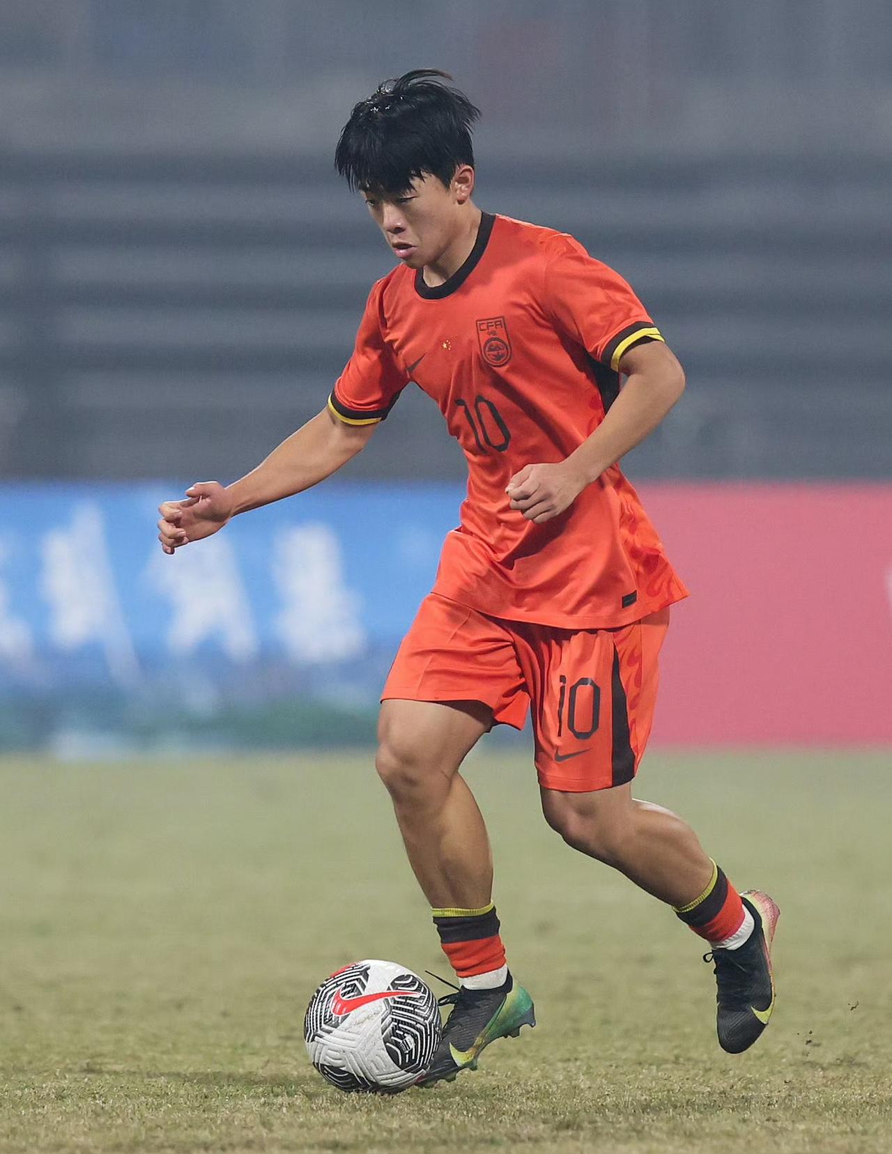 国少人气王邝兆镭与莱里达竞技的合同已于25年12月31日到期！现在小邝回流中超，