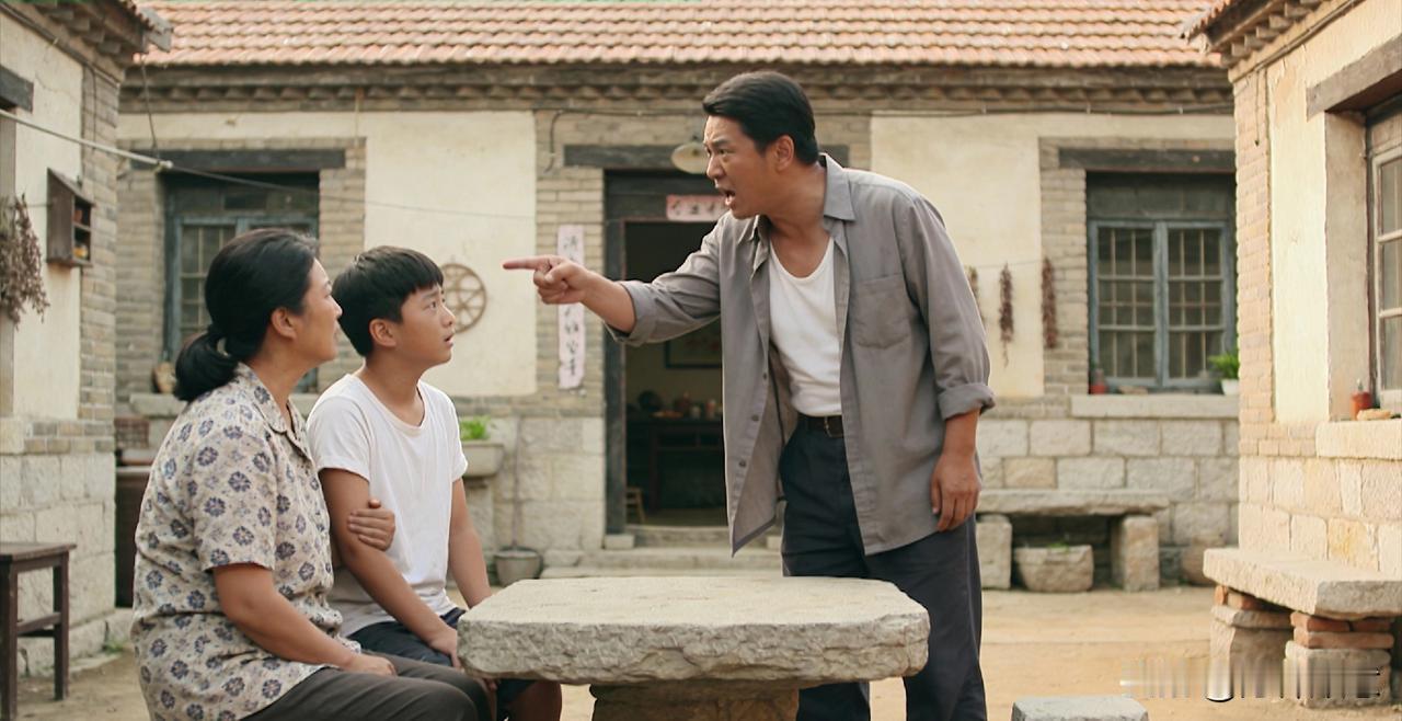 分家时偏着弟弟，我养老凭啥要多担？
 
我家兄弟两个，我是老大，从小爸妈就偏着弟