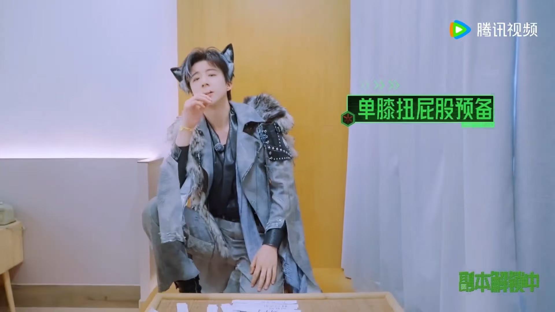 刘宇宁跟自己对话开始推理吧这段表演没有生硬刻意的感觉，刘宇宁静下心思索后开启自我