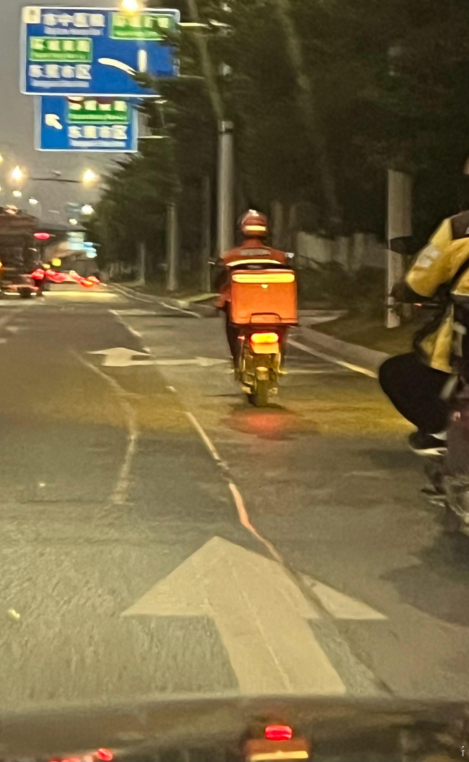 这是诺里斯还是皮雅斯特理？迈凯伦外卖上线了送木瓜牛奶吗大v聊车f1 ​​​