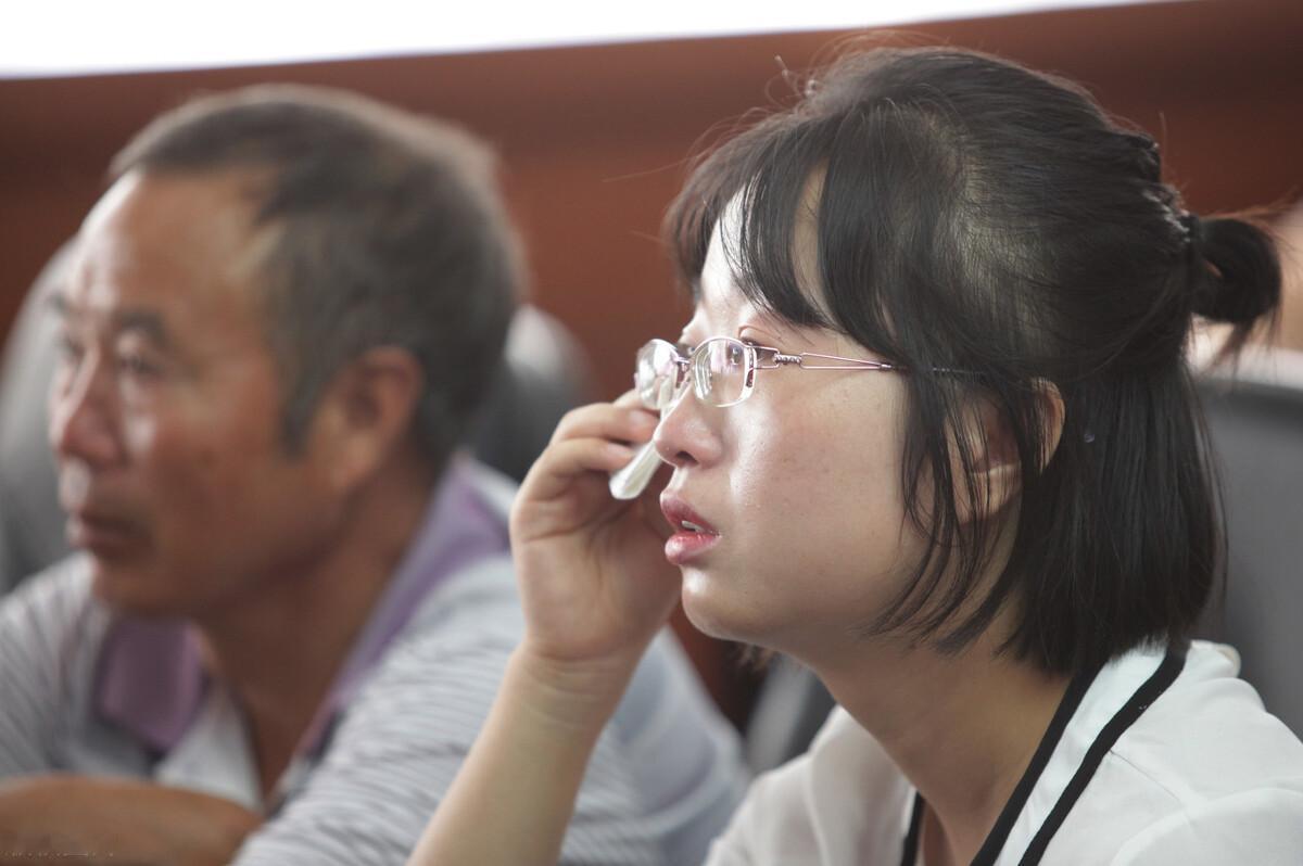 寒门也能出贵子，真的很难。
许多家长都有一种极其统一的想法，“绝不让孩子输在人生