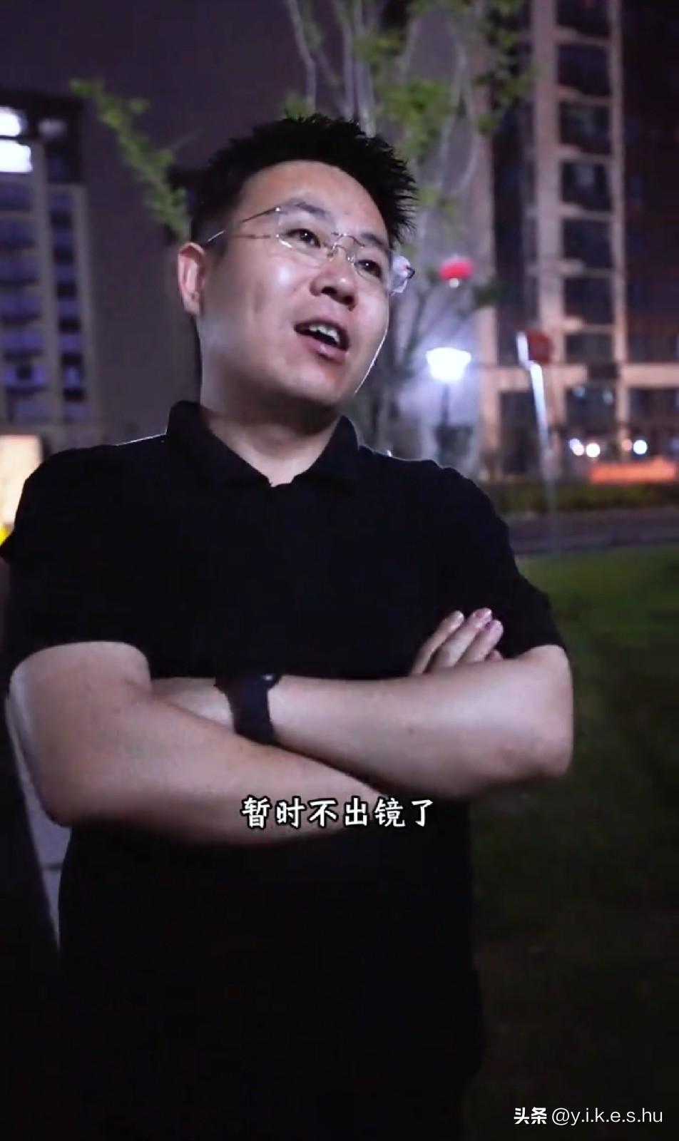 亮哥催着二伟跟周敏表白，也不知道亮哥咋想的，非要把两个不合适的人挤在一起

二伟