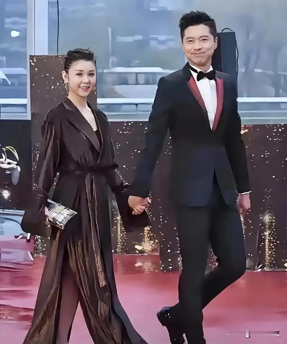 李小萌嫁给了爱情被老公宠成了公主，生了两个儿子的她还像少女时一样的美丽动人，多才