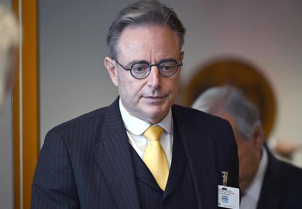 不服就干！比利时打响反华第一枪，通告全球，断的就是中方退路
比利时总统呼吁欧盟各