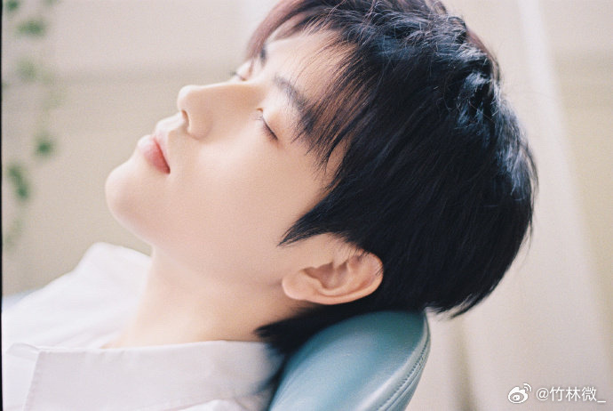 陈飞宇新剧最感动的一幕出现了《纯真年代的爱情》里地震那段拥抱真的好戳人，双向奔赴