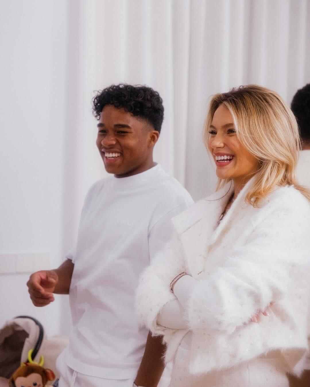 恩德里克宣布妻子怀孕了，19岁的他就要当爹了！
必须要让恩德里克入选巴西队征战世