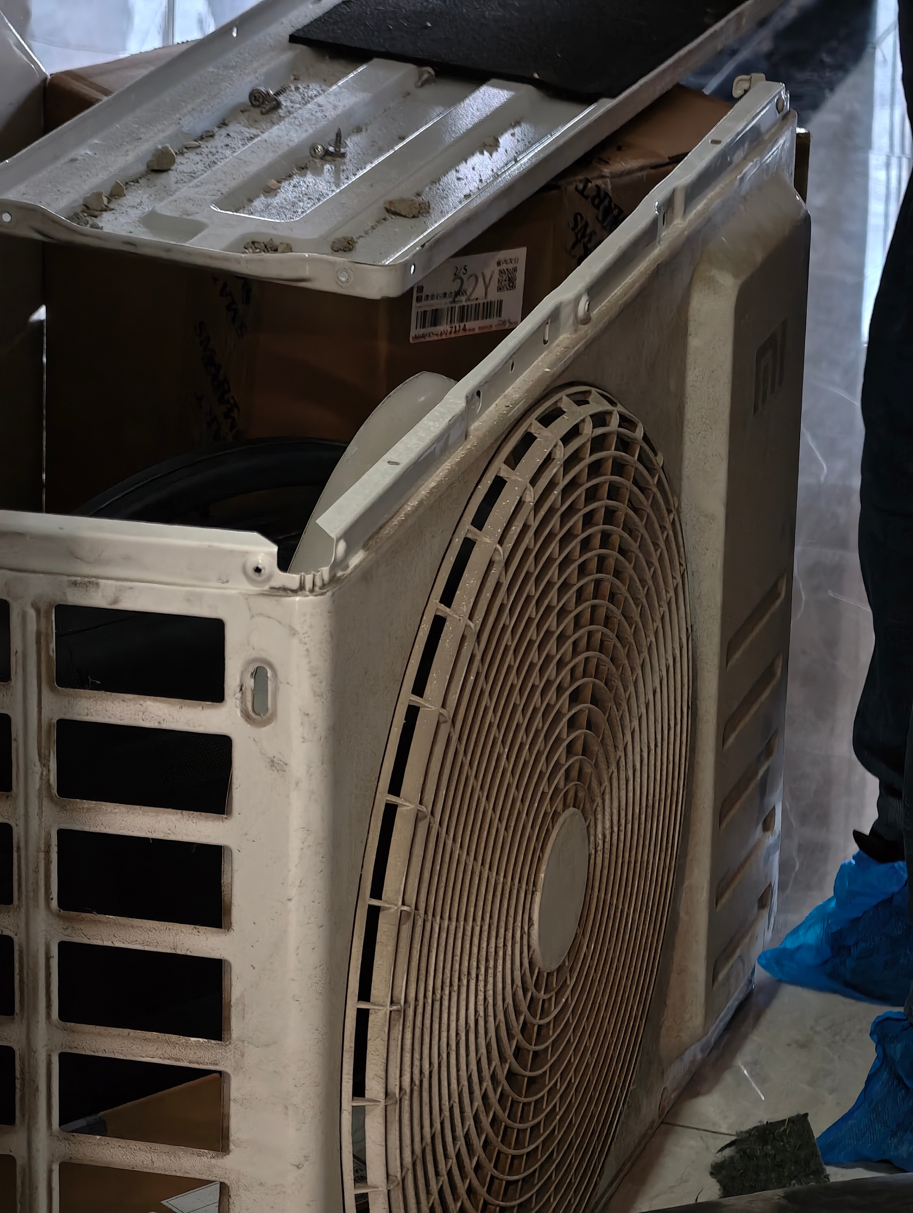 小米来了3位售后大哥，直接内外机全拆了现场修  真想让之前有“路人”跟我说是滤网