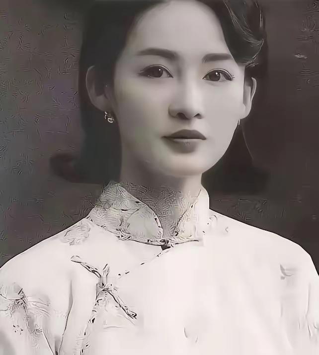 1918年，一女子结婚6年不能生育，被丈夫赶出家门。之后，她被一名年轻军官看上。