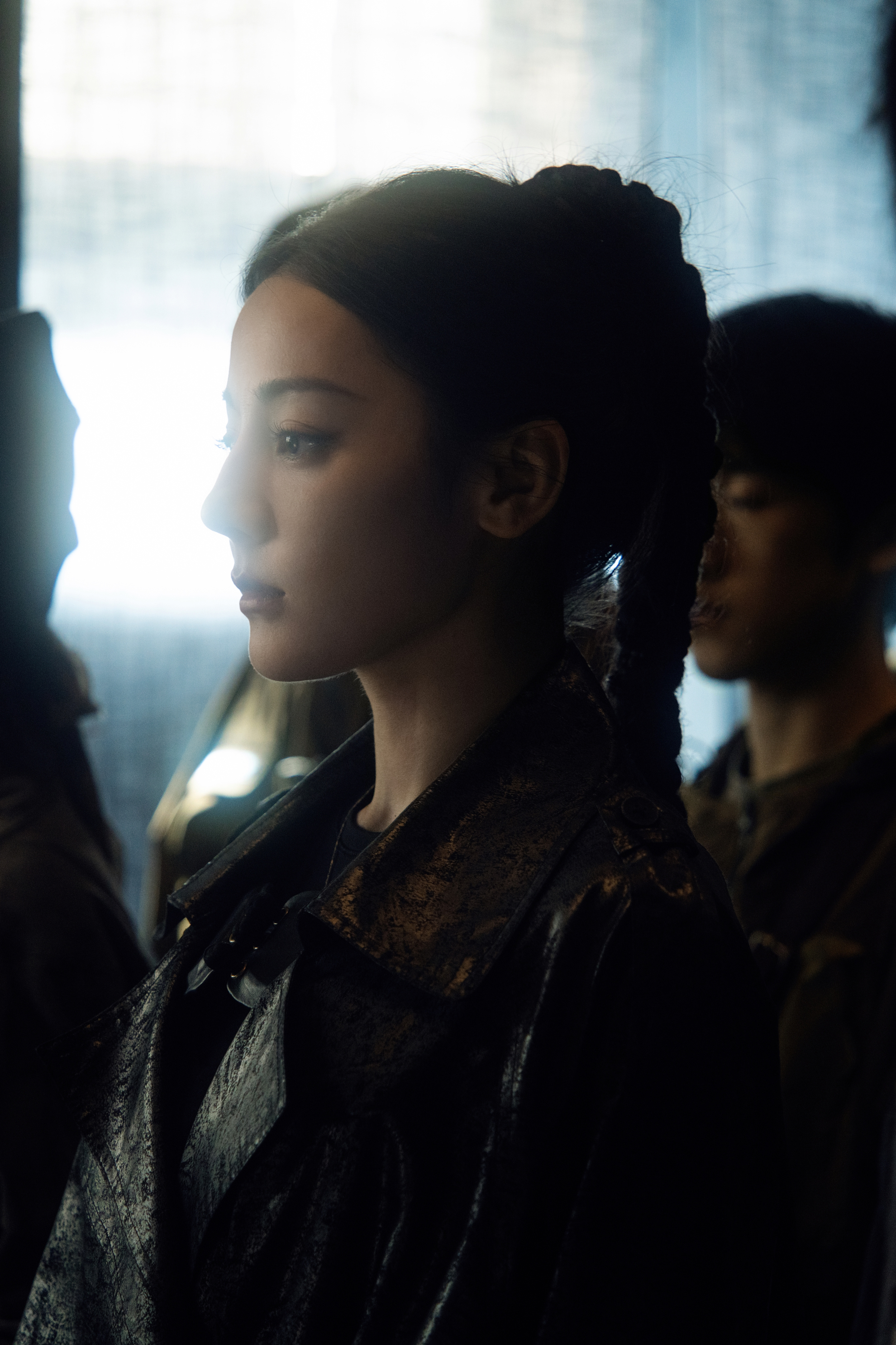 迪丽热巴 聂九罗的枭日记在平凡的生活中获取强大力量，短暂幸福之后，聂九罗赴约前行