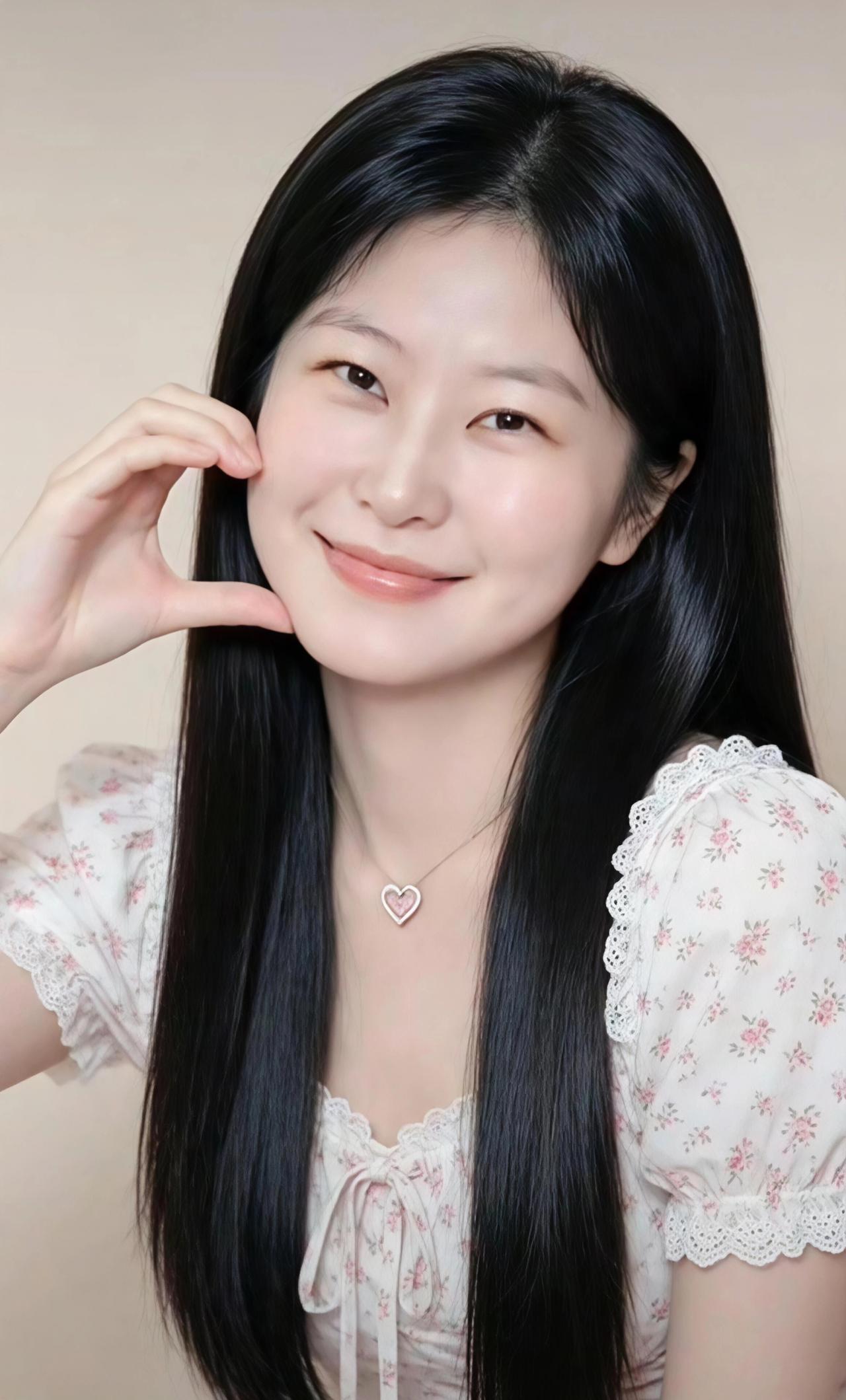 这姑娘笑起来好甜啊！