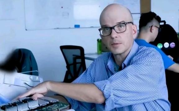 “美国不需要你，有本事你去中国啊！” 2016年，一美国顶级专家被美国军方排挤，