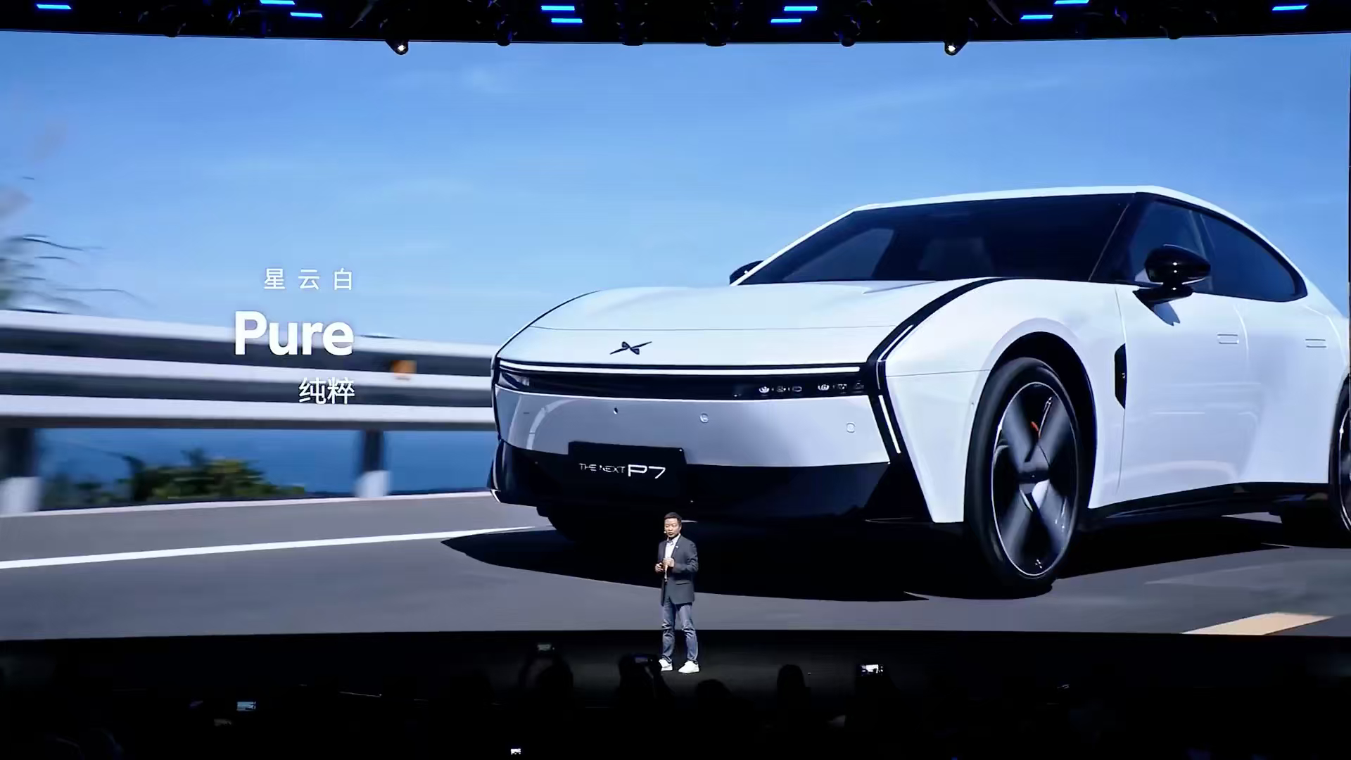 今晚的小鹏P7发布会，明显在外观和个性化表达上做了强化。新车新增了星曜红、暗夜黑