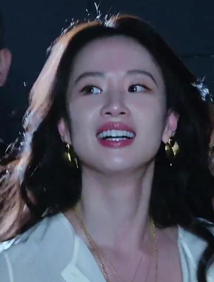 女神李梦
网评：她和舒淇是一个类型的美，松驰慵懒随性！花期长[加一]
她真的稍微