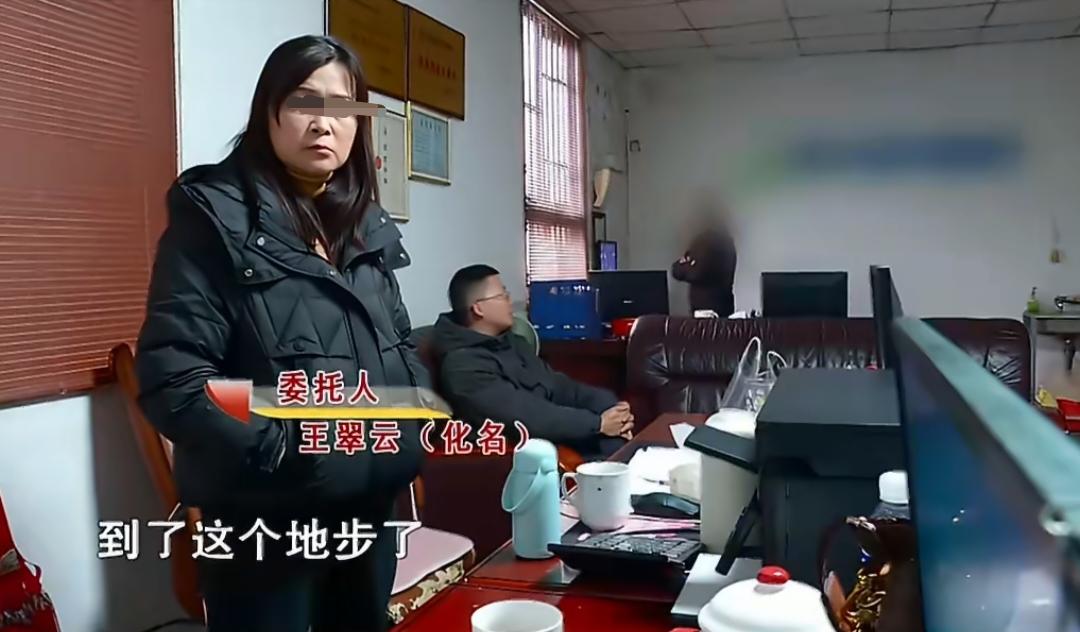 丈夫高调承认自己出轨并有私生子，妻子当场崩溃：共苦多年，却换来了背叛！
 
20