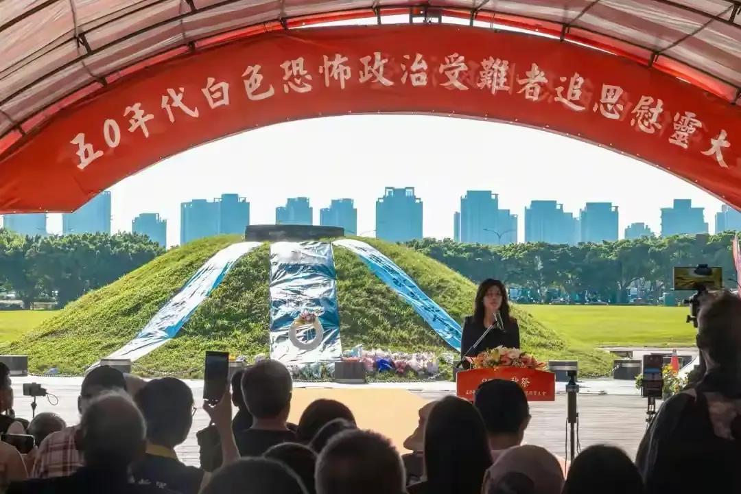 郑丽文太牛了！上任8天，干了马英九8年不敢碰的事！不仅马英九，历任党主席都不敢！