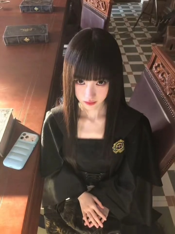这小猪萌萌的看着我 