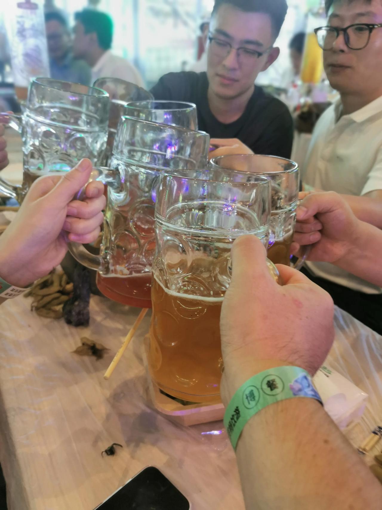 青岛国际啤酒节最后一周！赶了个小尾巴，青岛啤酒节自1991年诞生，历经30余年发