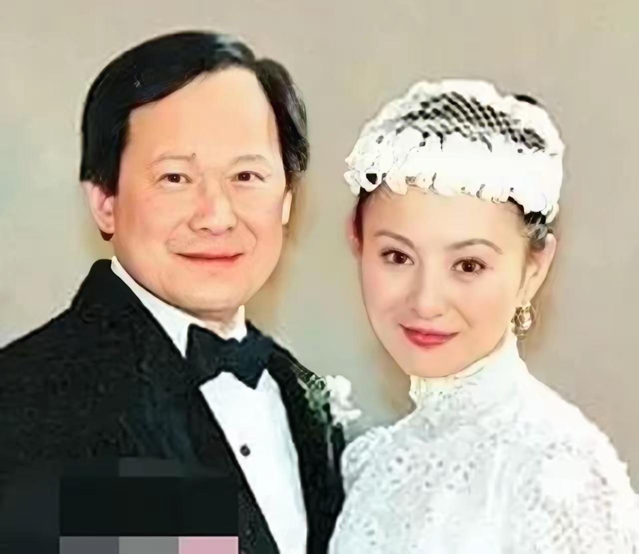 娱乐圈就差没见过鬼了，2007年7月，罗启仁突然回家“取文件”，却发现了藏在卧室