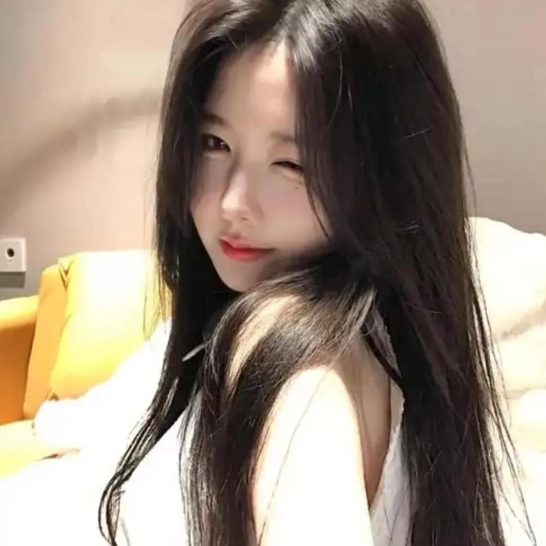 甜美少女，温柔微笑，居家自拍，元气满满！自然美少女自拍 甜美自拍 精致少女自拍 