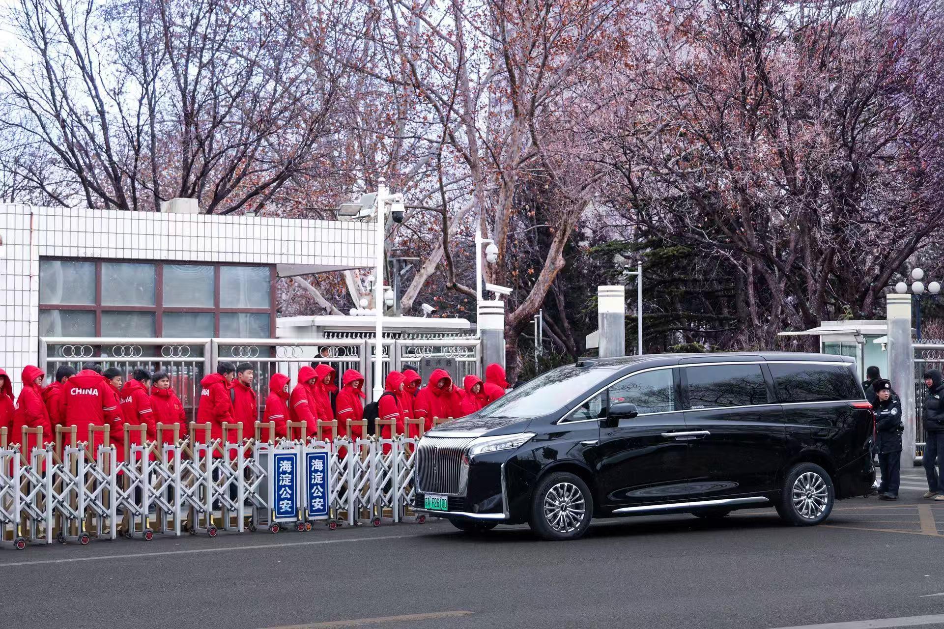 过年氛围拉满的“马上红”车贴谁能拒绝？魏牌高山这波春晚联动也太会了！最近刷遍全网