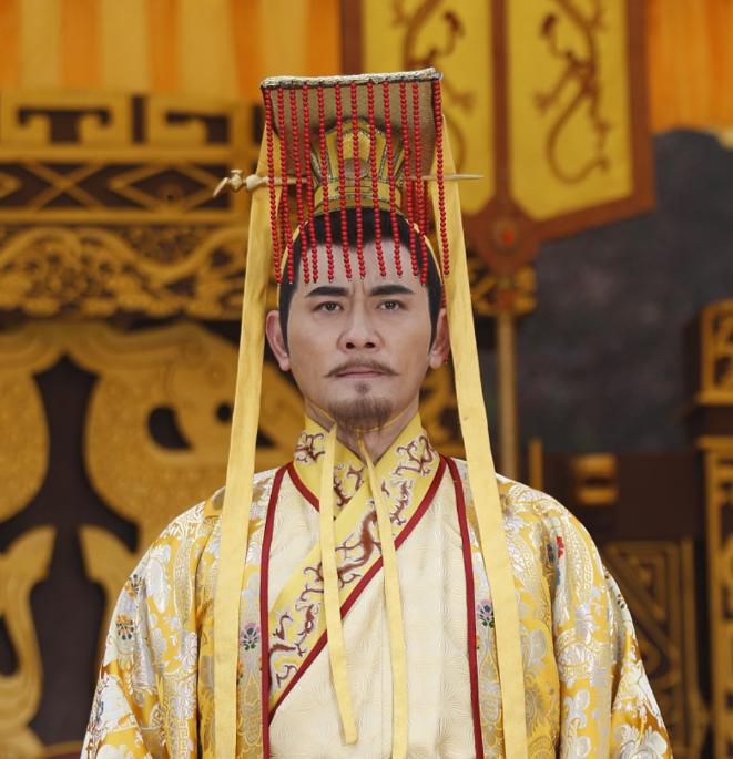 是谁把九九人皇降为九五至尊的？
 
为啥古代皇帝都喊“九五至尊”，偏不用更霸气的