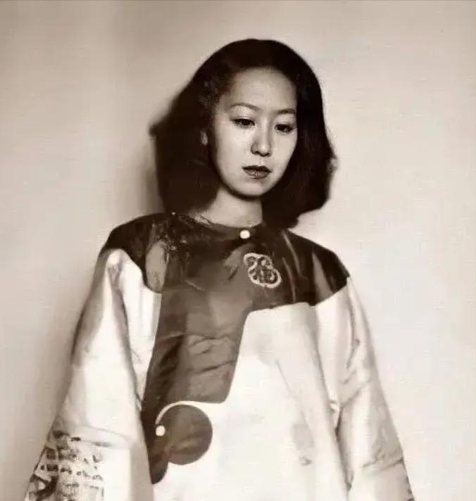 1956年，36岁的张爱玲自己怀孕了，孩子是65岁男友赖雅的，两人认识才4个月。