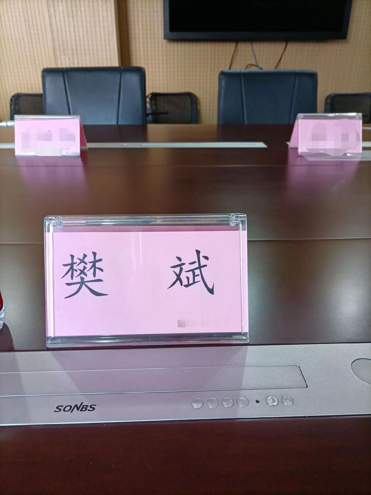 不用怀疑我的专业，我只和专业的人士交流。不涉因果，只看缘分，因为不想失去另外一只