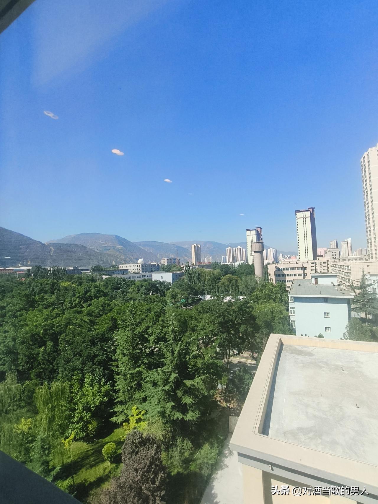 兰州新区建设越来越好，将来兰州新区和兰州老城区地铁线连贯起来，兰州有成为千万城市