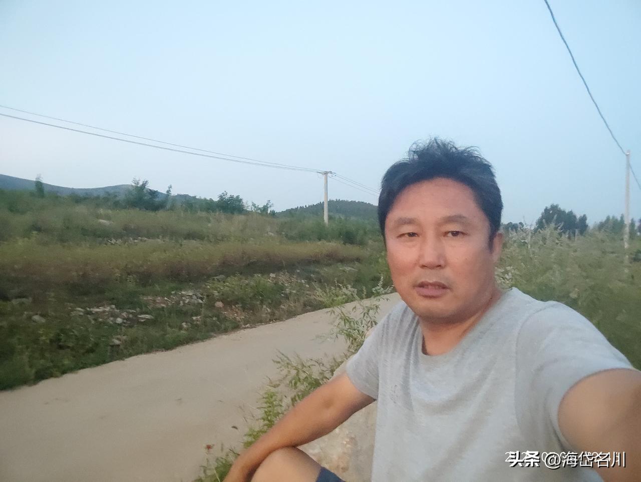 山东泗水的傍晚，是打工人最好的解药
 
干完活往路边一坐，风里都是青草和泥土的味