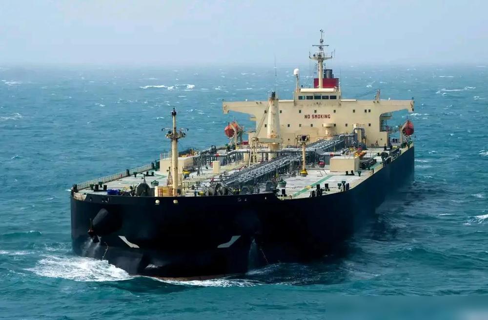 塔斯社报道，俄罗斯外交部证实，一艘悬挂俄联邦国旗，装载俄方能源，在北大西洋正常行