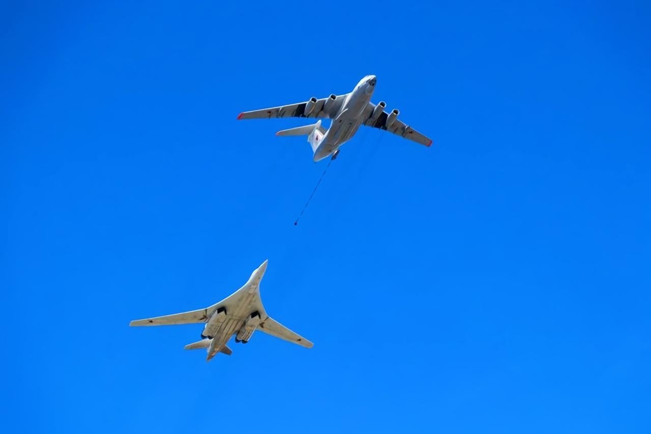 冷战时期的传奇武器，图 - 160轰炸机如今还能续写辉煌吗？它是苏联暴力美学的巅