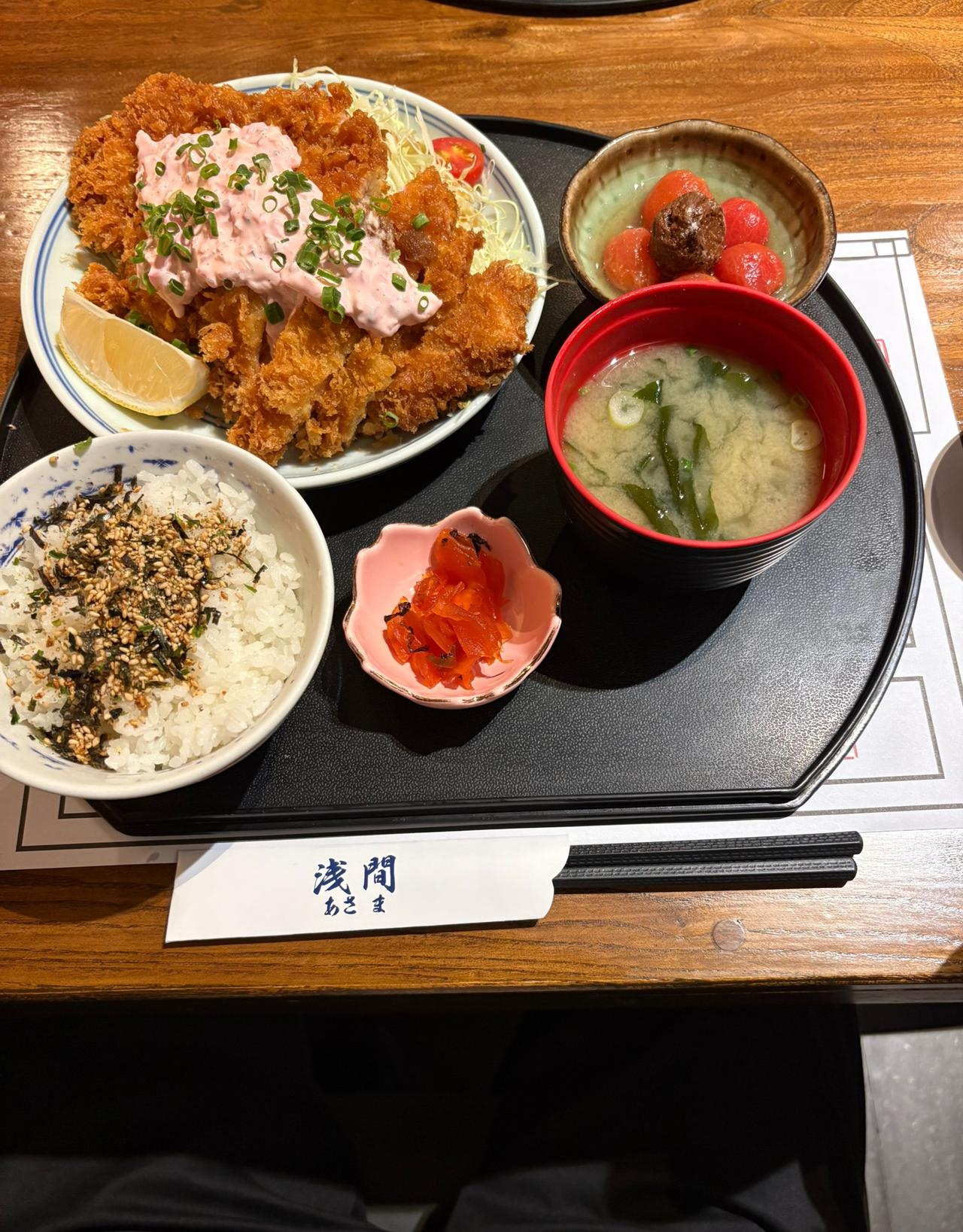 吃过这么多家日料，这家味道最正宗。
价格反而最平民，这个套餐38元，
米饭免费加