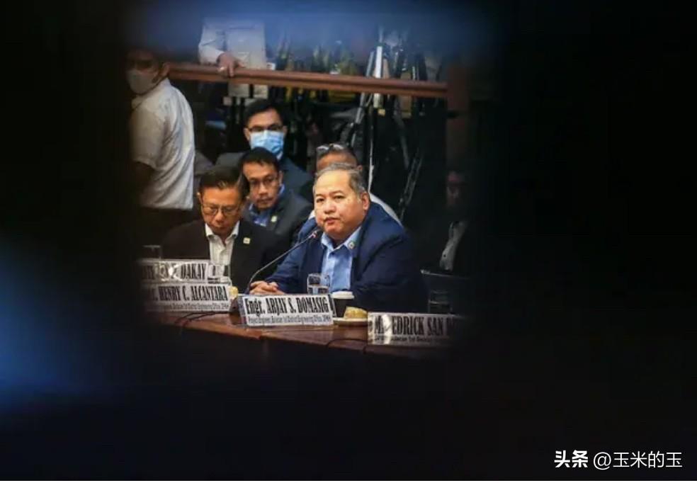菲律宾前公共工程和公路部布拉干省第一区工程师亨利·阿尔坎塔拉的一名私人助理周四作
