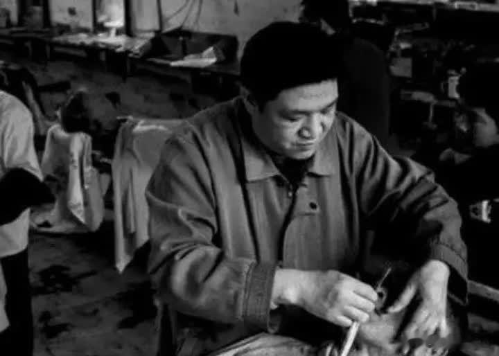 1978年，开国中将孙毅去理发，剪完后觉得头发还有点长，就让理发师再修一下，没想