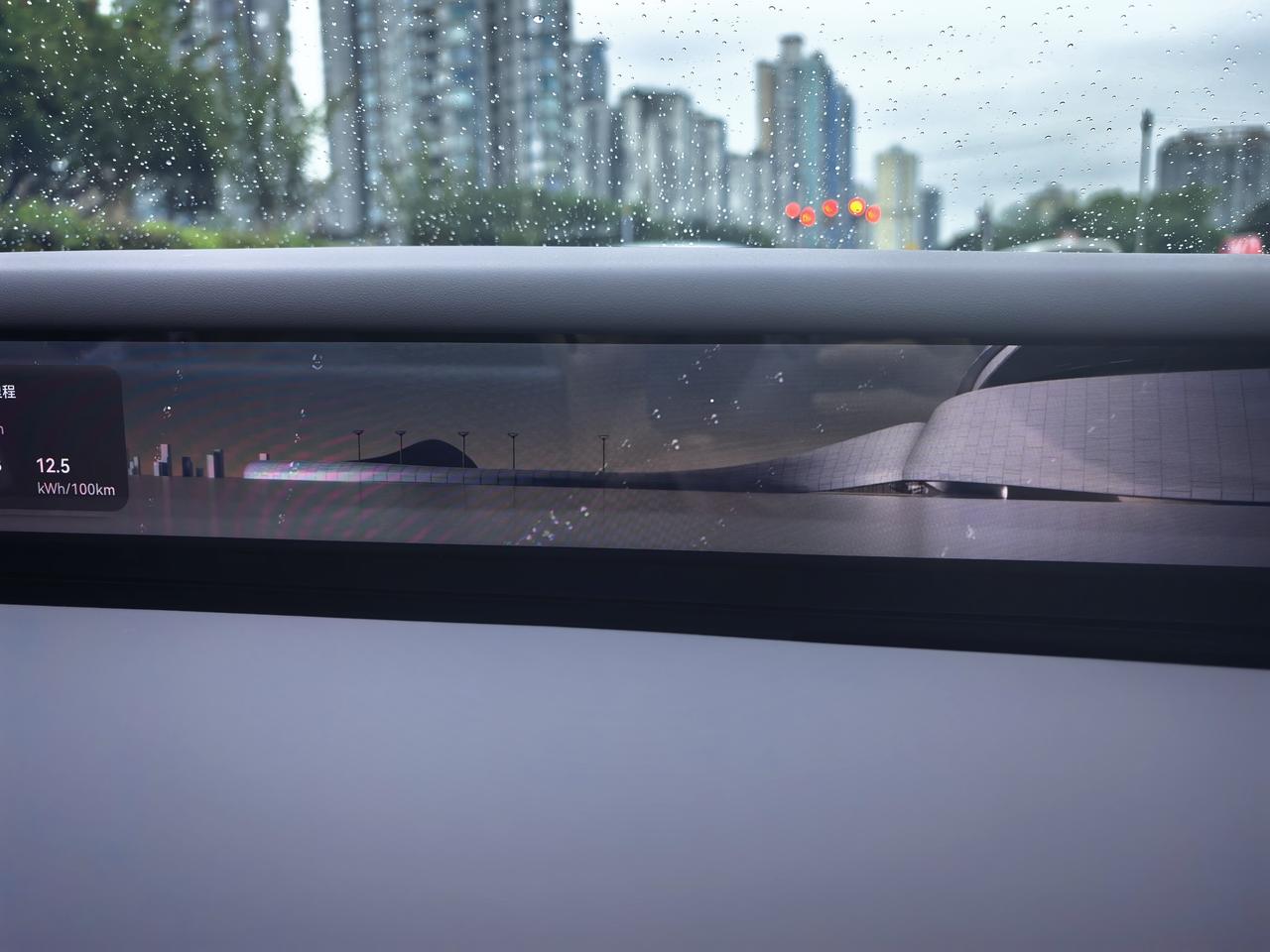 华为智驾智驾系统昨晚又升级了！

今天早上开车的时候，远端屏幕又自动更新了。

