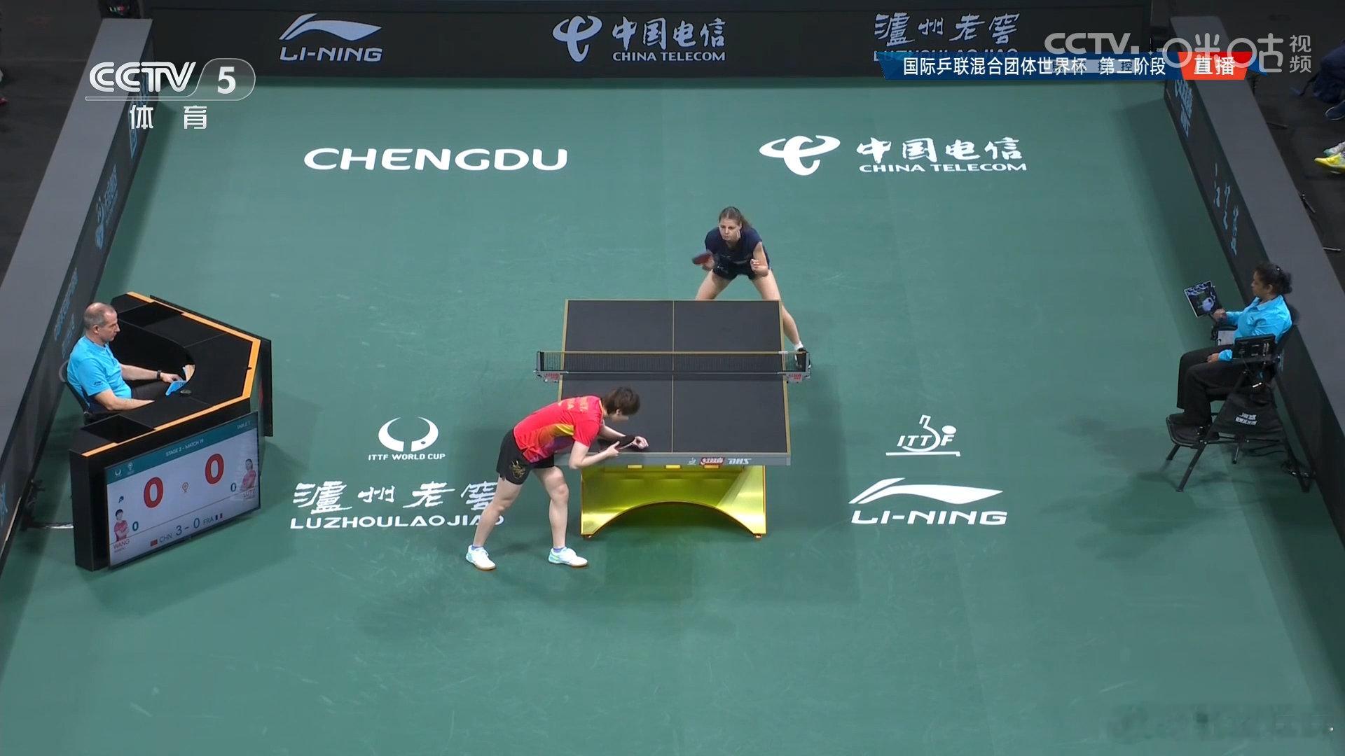 王曼昱3比0卢茨 成都混团世界杯国乒vs法国女单，王曼昱11-6、11-2、11