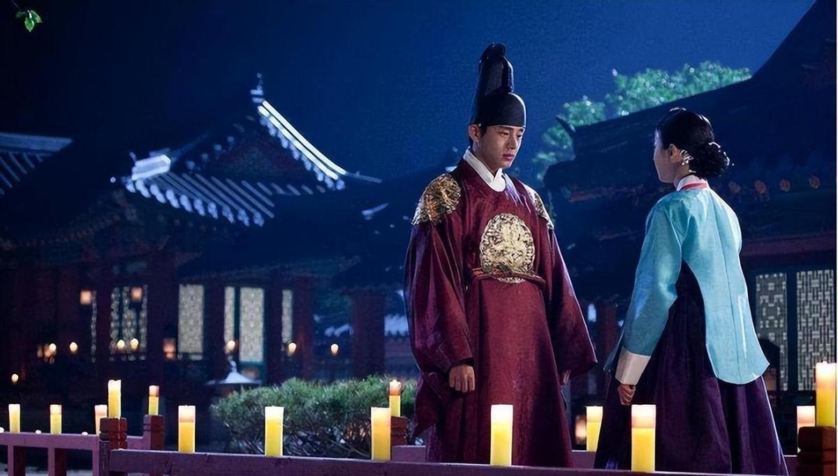 朝鲜百姓被划分为四级身份体系，两班为何能拥有至高地位？
1866年，汉城街头流传