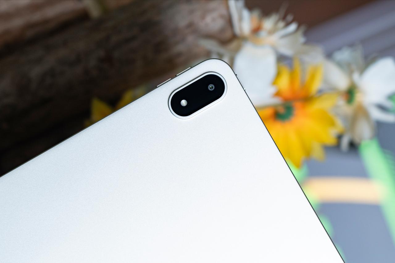 OPPO Pad 5 Pro「晨曦金」
一抹低饱和色调的浅金色，低调又显得优雅感