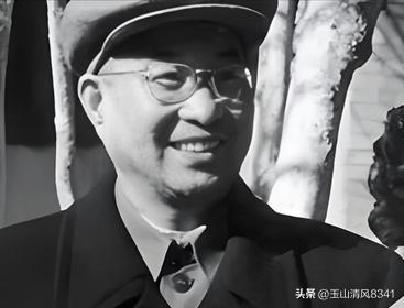 年南昌起义南下会昌战斗里，陈赓任二十军三师六团一营营长，左腿膝盖、脚腕两处被打断