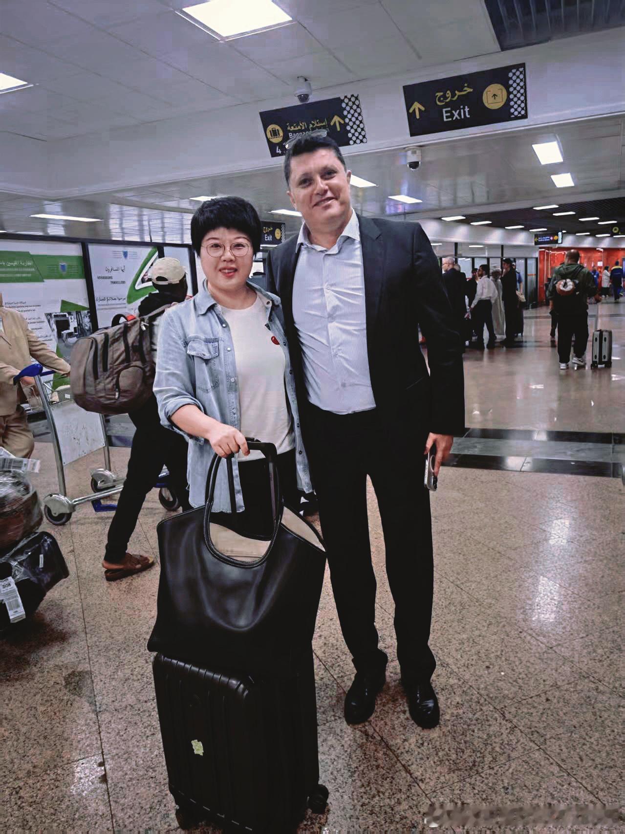 刚刚落地摩洛哥卡萨布兰卡✈️见到了当地最大的汽车经销商、也是我们在摩洛哥最强有力