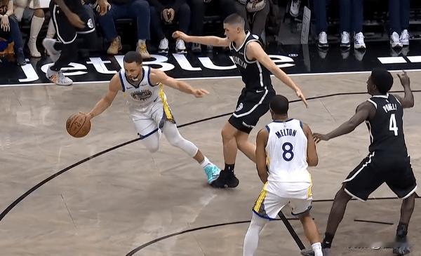 尊重！杰明谈库里：

“我从小都是看库里的比赛。”

“我很喜欢库里。”

“现