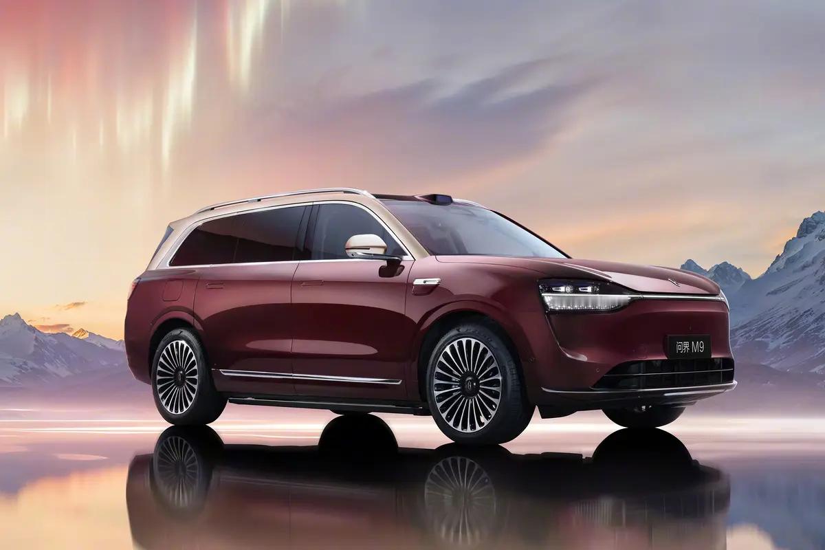 开问界M9这段时间，是真觉得豪华感藏在日常细节里。日常通勤开高速，智驾辅助跟着走