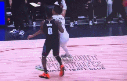 对抗拉满！文班亚马被活塞狠上强度！
在今天NBA常规赛活塞对阵马刺的比赛中，活塞