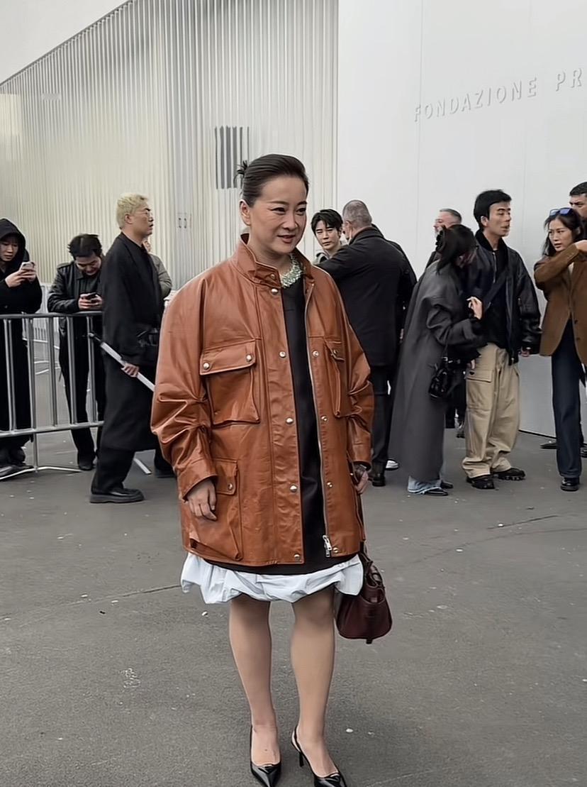 贾玲瘦了50斤没反弹，不是靠自律，是靠“钞能力”。
她采访里说漏了嘴。
维持这状